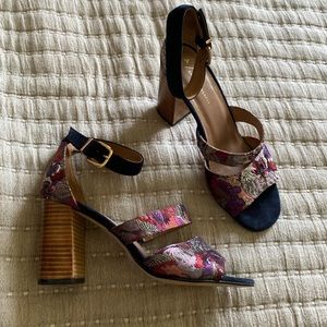 Anthropologie navy suede butterfly pattern heels size 39 block heel